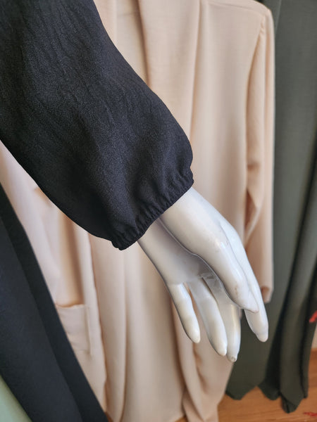 Abaya öppen m fickor och resår i ärmslut