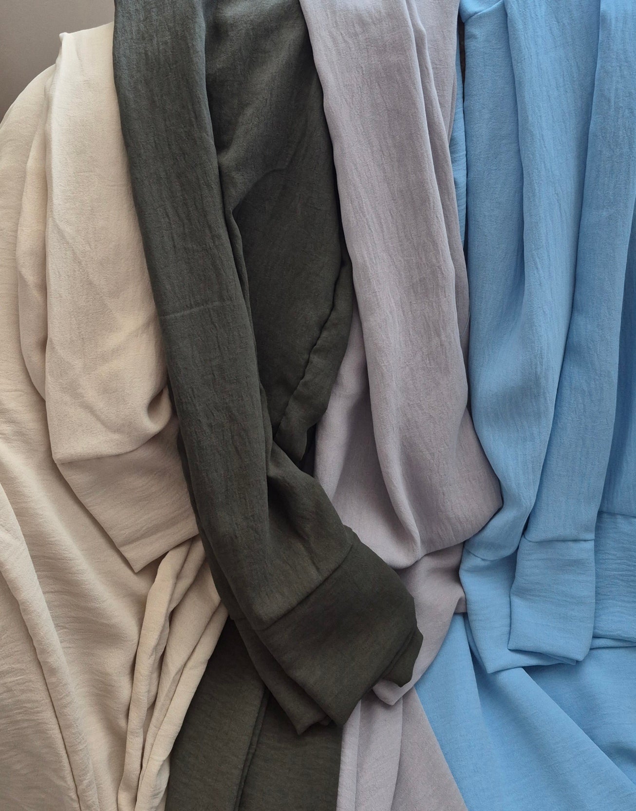 beige, tallgrön, ljusgrå,himmelsblå
